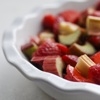Crumble cu rubarba si capsune