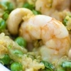 Curry de quinoa cu mazare si creveti