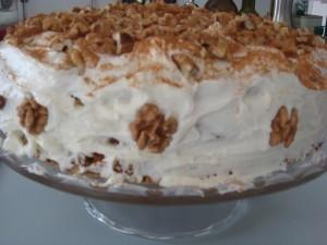 Frosting carrot cake