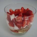 Trifle de iaurt si capsuni – mic dejun