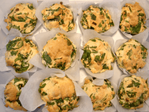 Muffins cu spanac si cascaval afumat