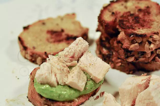 bruscheta cu pesto de spanac si curcan (3 of 9) bruscheta cu pesto de spanac si curcan 3 of 9 | delicioasa.com