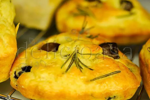 painici cu masline, chevre si rozmarin (9 of 9) painici cu masline chevre si rozmarin 9 of 9 | delicioasa.com