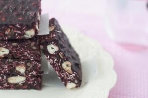 Batoane cu cereale, ciocolata & goji (raw vegan)