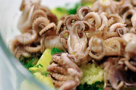 Salată de Caracatiță: Delicatesa Mediteraneana