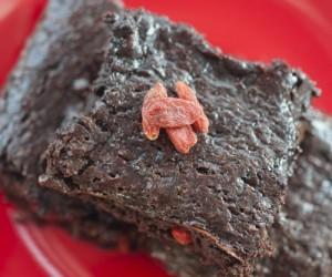 Brownies cu nuci, banane si goji