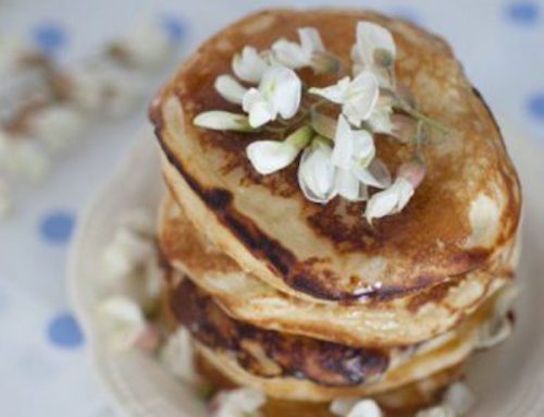 Pancakes/Clatite pufoase cu mascarpone si flori de salcam